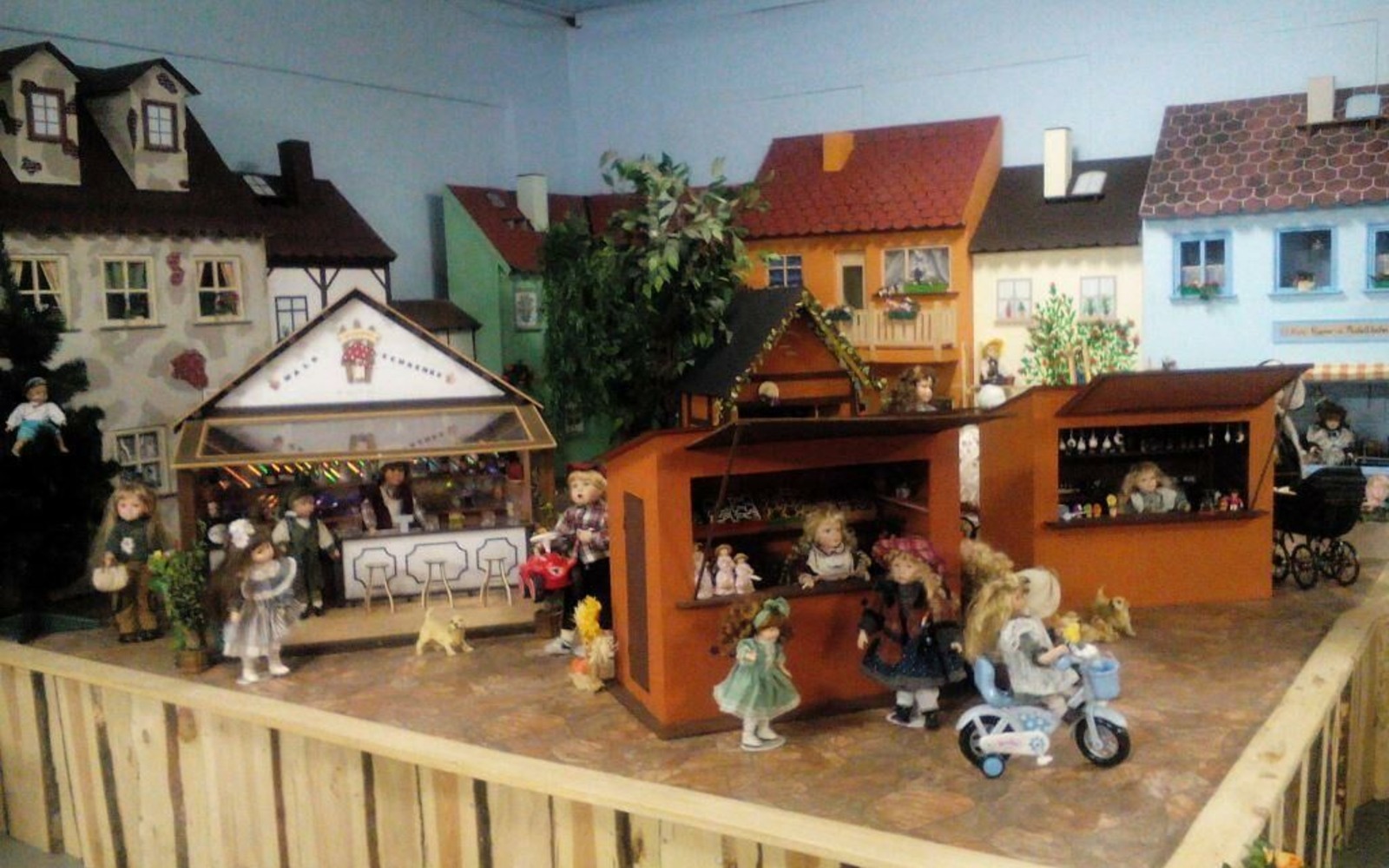 Výstava panenek v Neupetershainu, foto: Spolek modelové železnice, modelářství a panenek Neupetershain