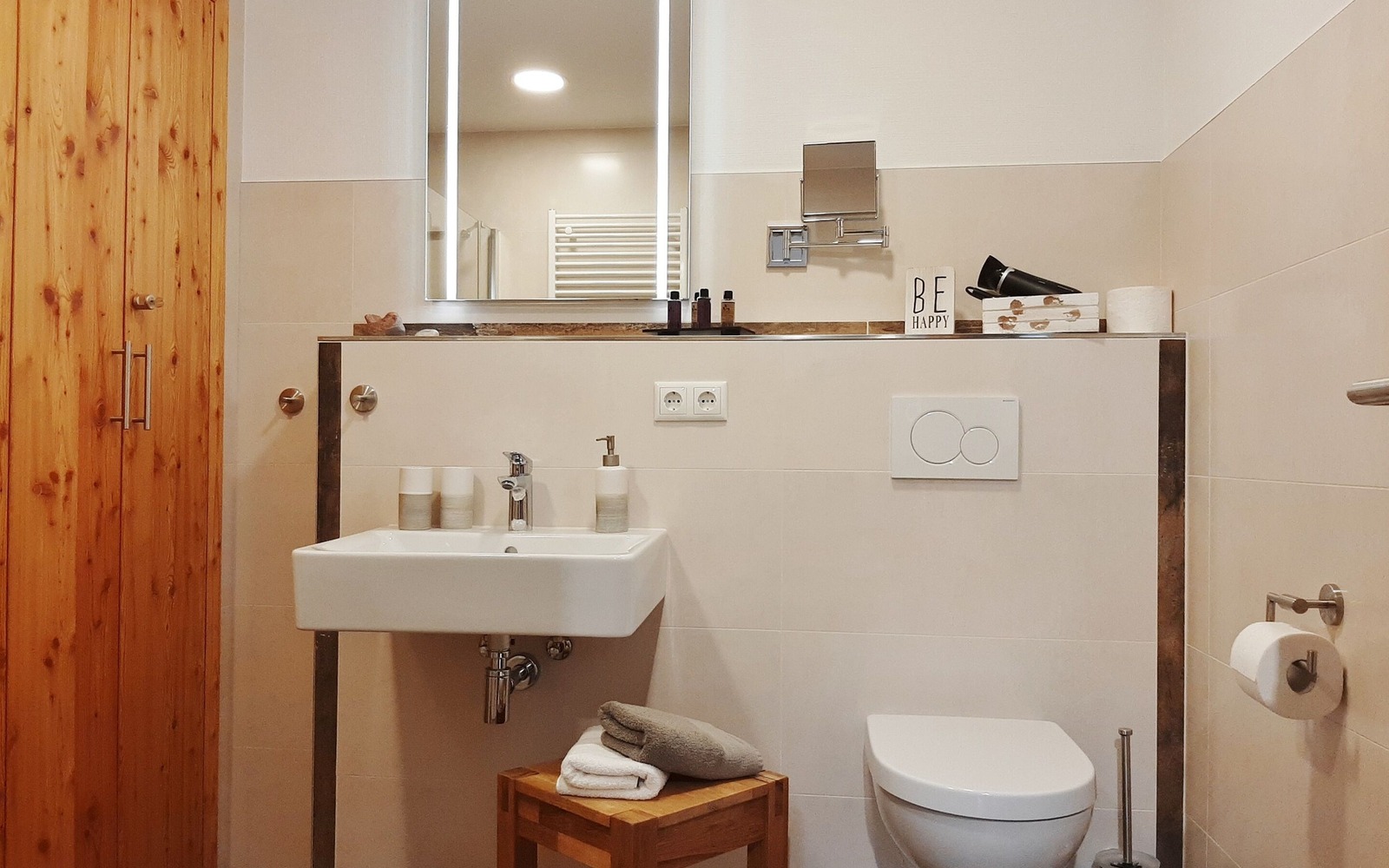 Bad mit Dusche und WC, Foto: U. Haselbauer, Lizenz: Tourismusverband Lausitzer Seenland e.V.