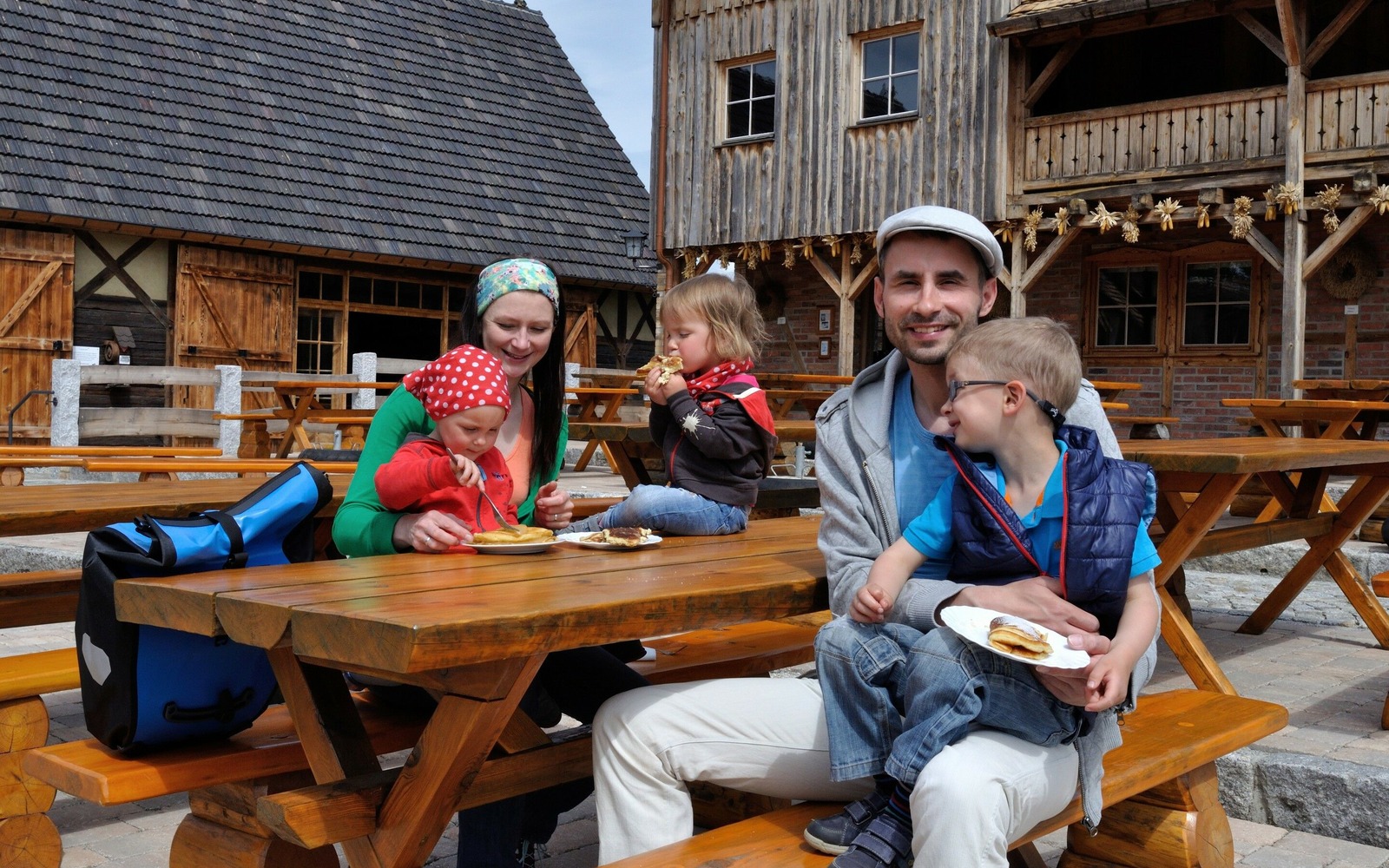 Plinse essen auf dem Erlebnishof Krabat-Mühle, Foto: Nada Quenzel