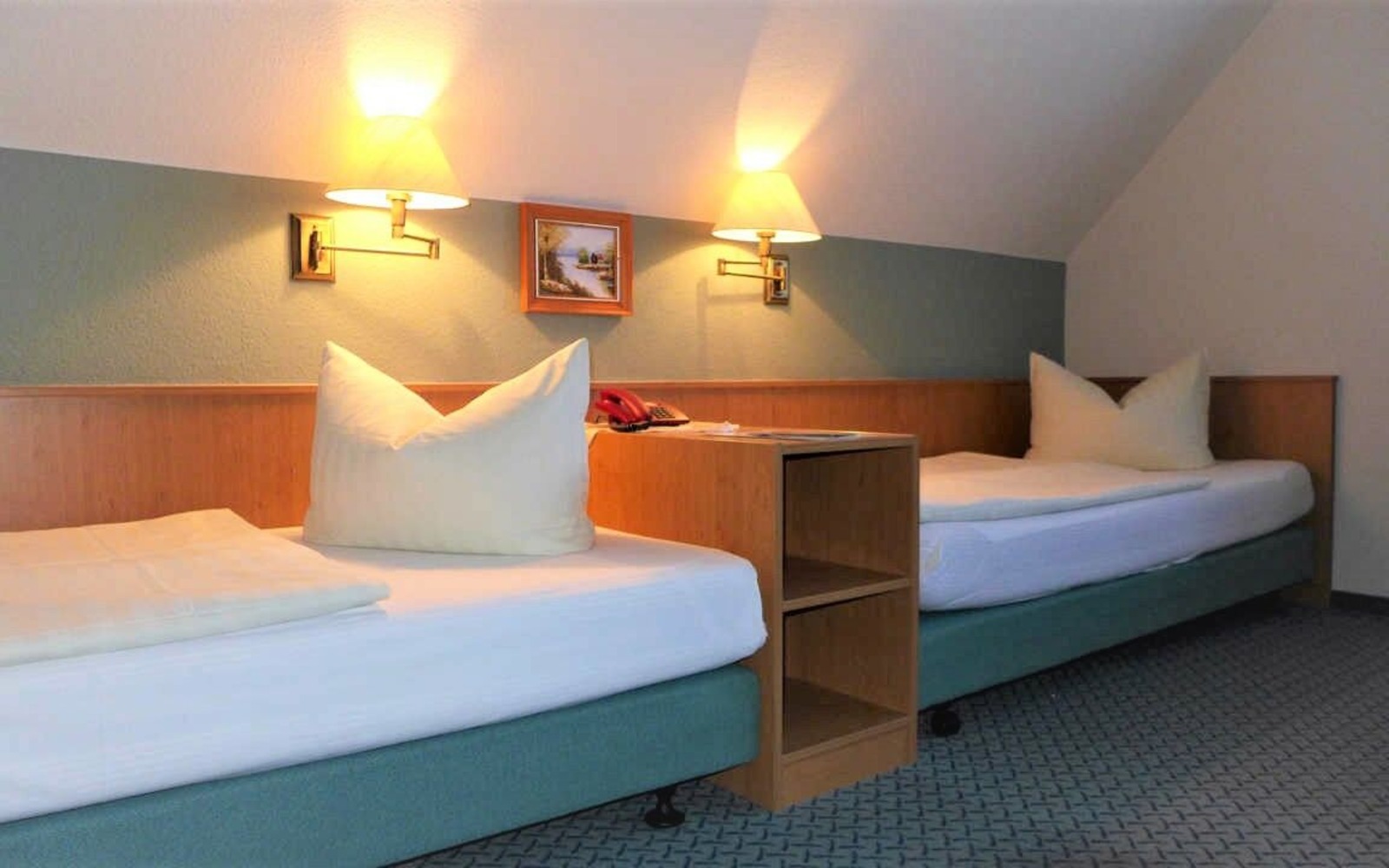 Doppelzimmer mit getrennt stehenden Betten, Foto: F. Salomo, Lizenz: Landhotel Neuwiese
