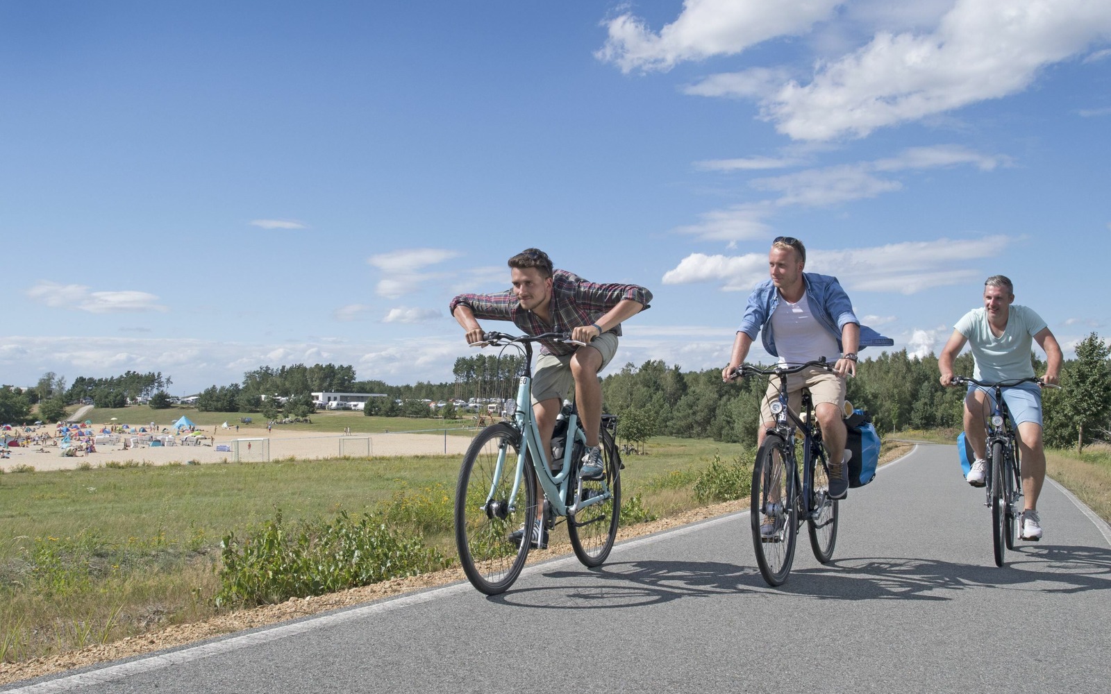 Radtour am Bärwalder See, Foto: Nada Quenzel, Lizenz: Tourismusverband Lausitzer Seenland e.V.