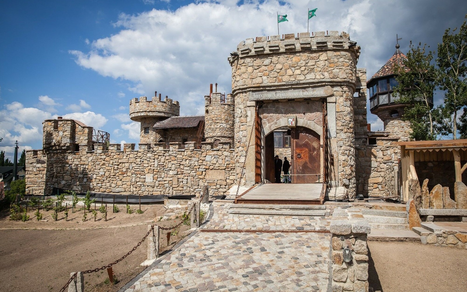 Castle entrance, Foto: Torsten Kellermann, Lizenz: Jakubzburg Mortka