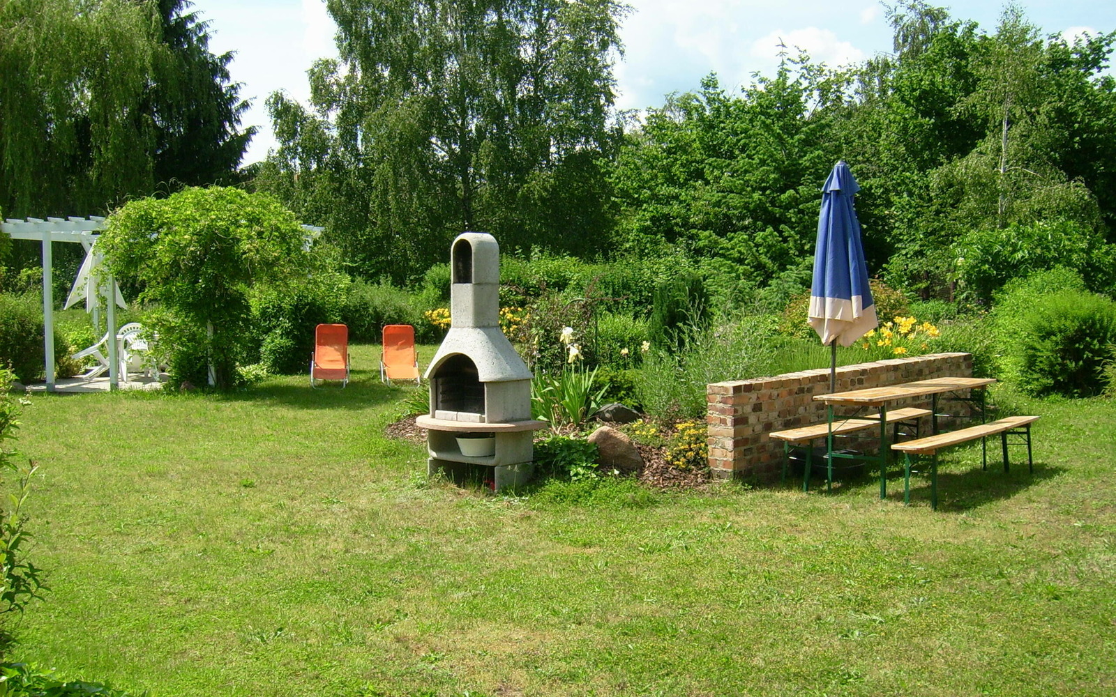 Garten mit Grillbereich, Foto: Susanne Naumann
