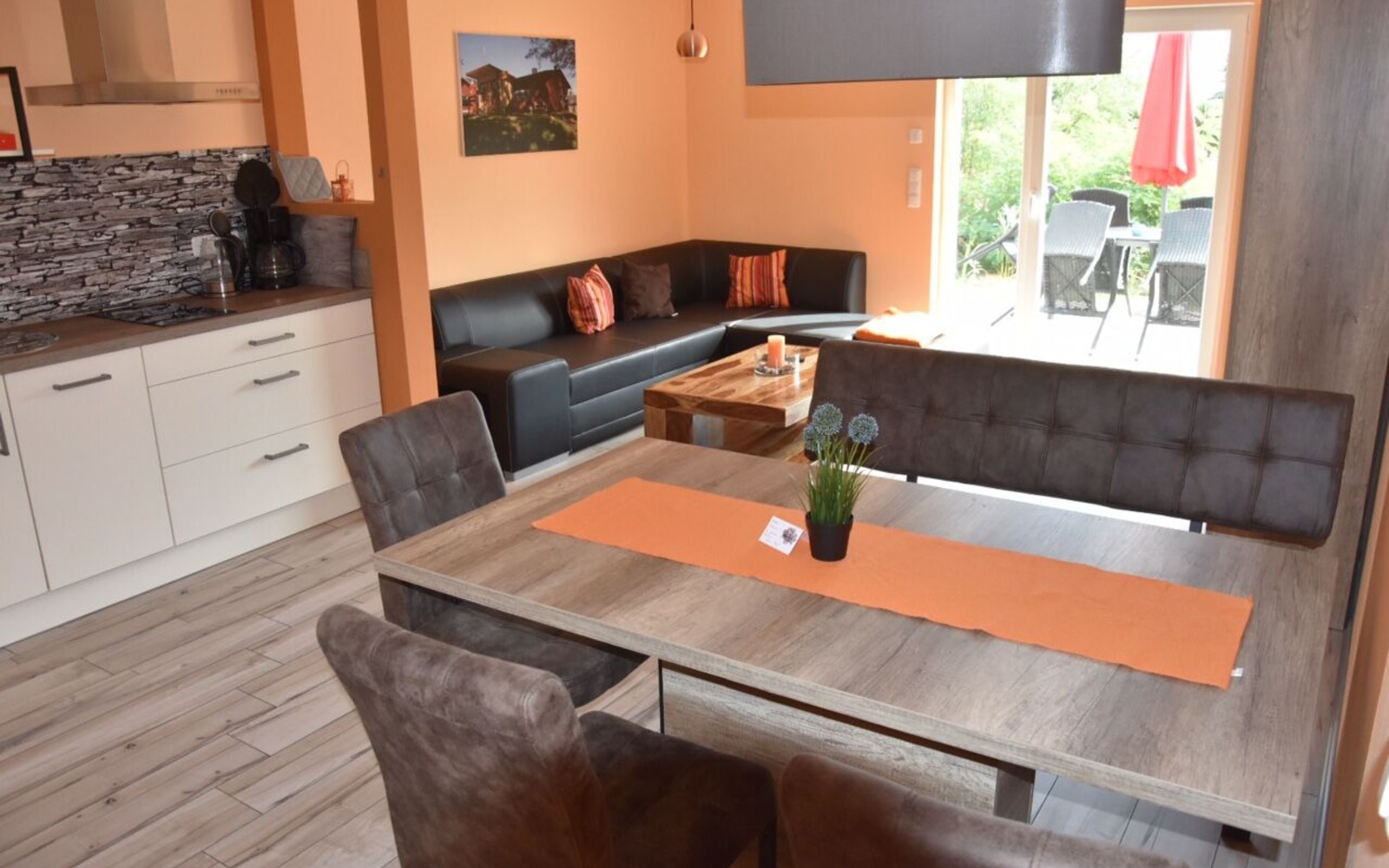 Essbereich und Küchenzeile - FW Südseite, Foto: Ferienhaus Schilfblume