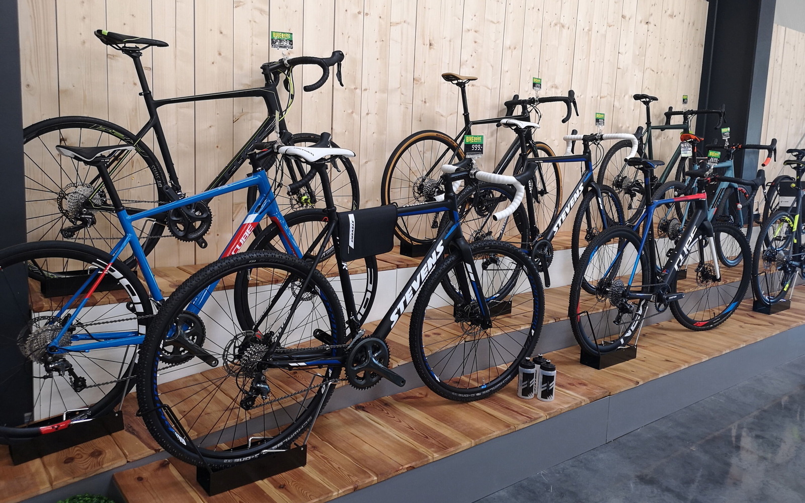 Auswahl an Rennrädern, Foto: Heidi Mischke, Lizenz: BIKEpoint Wiesner