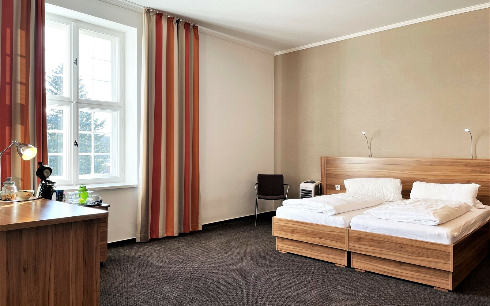 Beispiel für Mehrbettzimmer mit Doppelbett , Foto: Ulrike Haselbauer, Lizenz: Tourismusverband Lausitzer Seenland e.V.