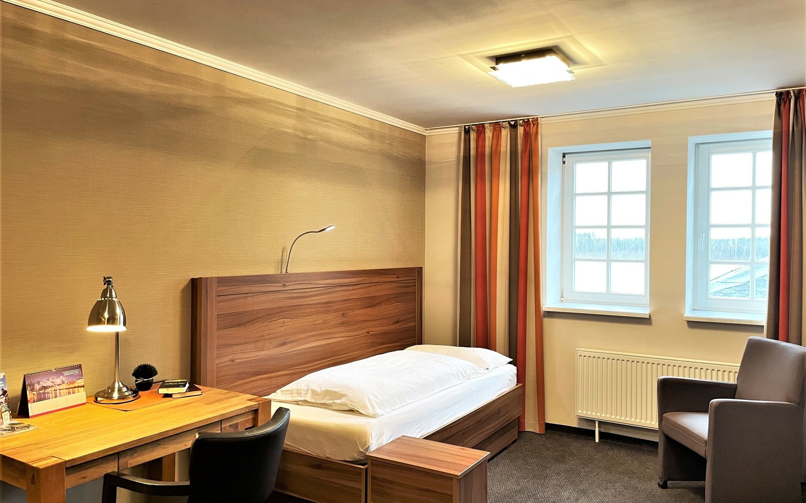 barrierefreies Zimmer mit Einzelbett, Foto: Ulrike Haselbauer, Lizenz: Tourismusverband Lausitzer Seenland e.V.