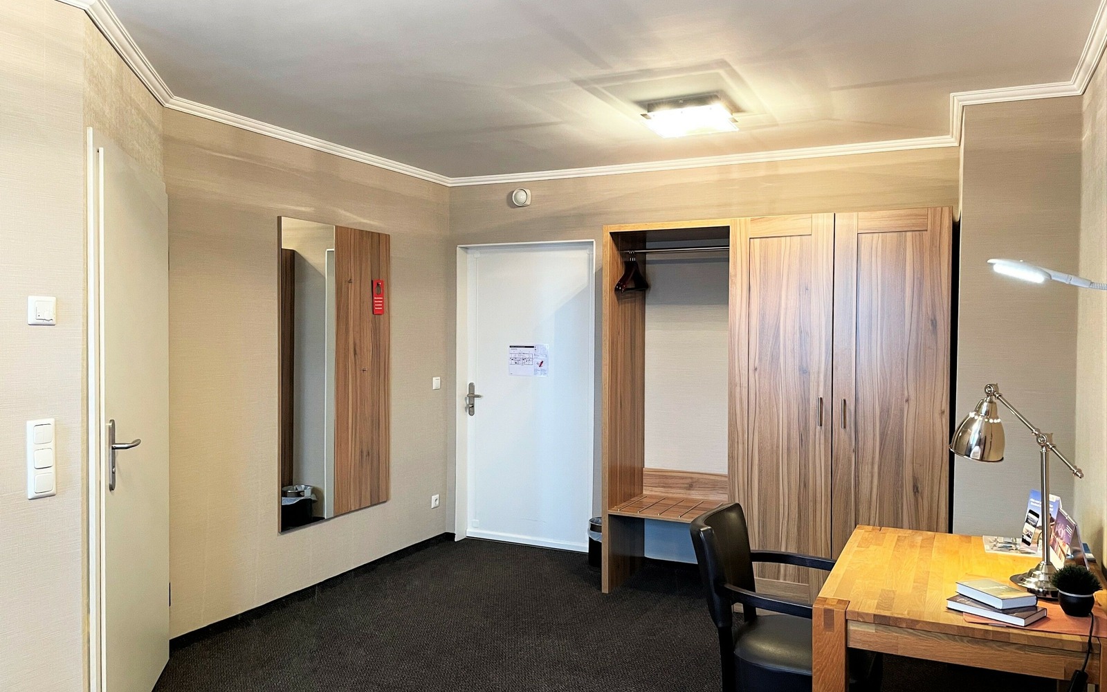barrierefreies Zimmer mit Einzelbett, Foto: Ulrike Haselbauer, Lizenz: Tourismusverband Lausitzer Seenland e.V.
