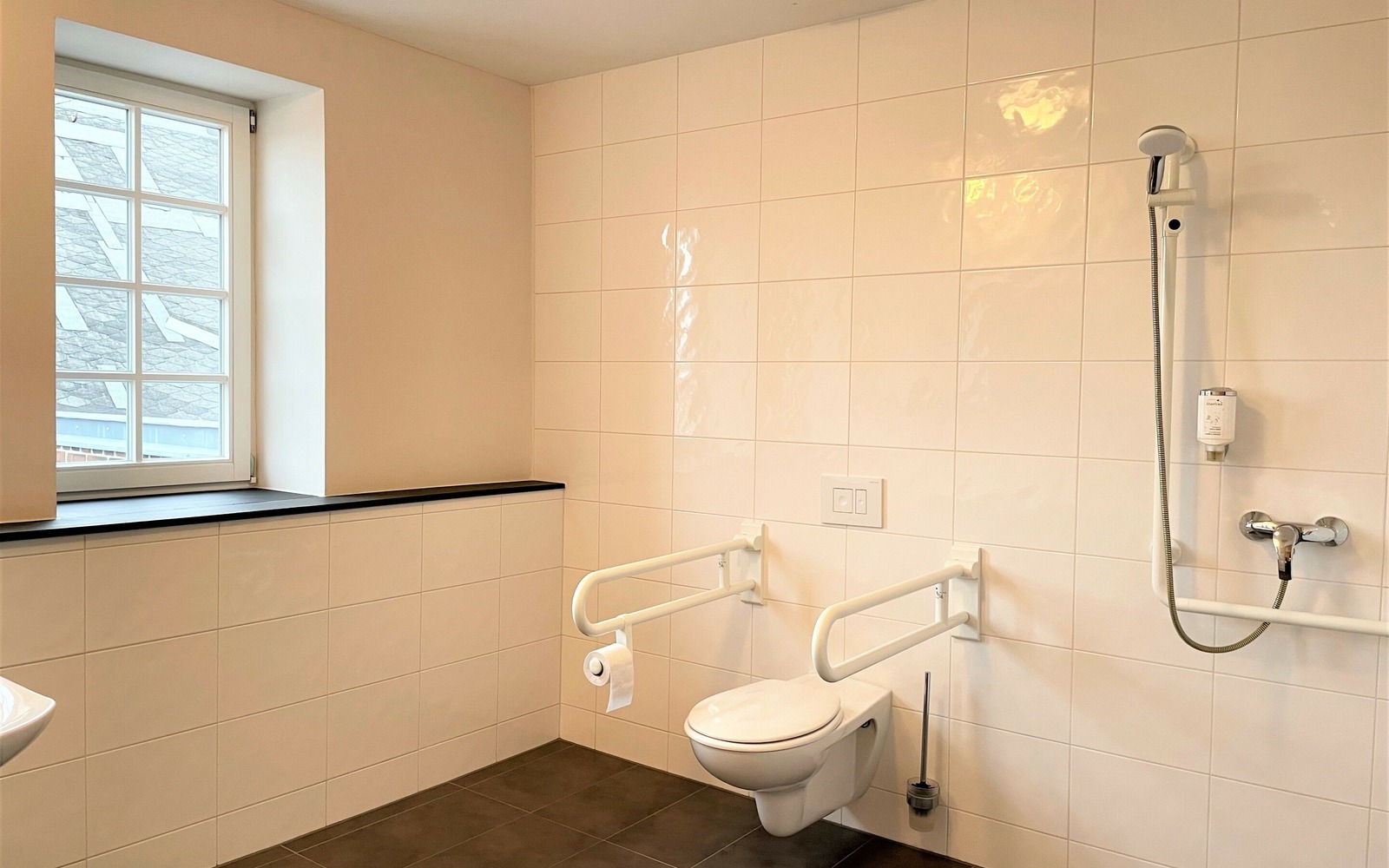 barrierefreies Zimmer mit Bad, Foto: Ulrike Haselbauer, Lizenz: Tourismusverband Lausitzer Seenland e.V.