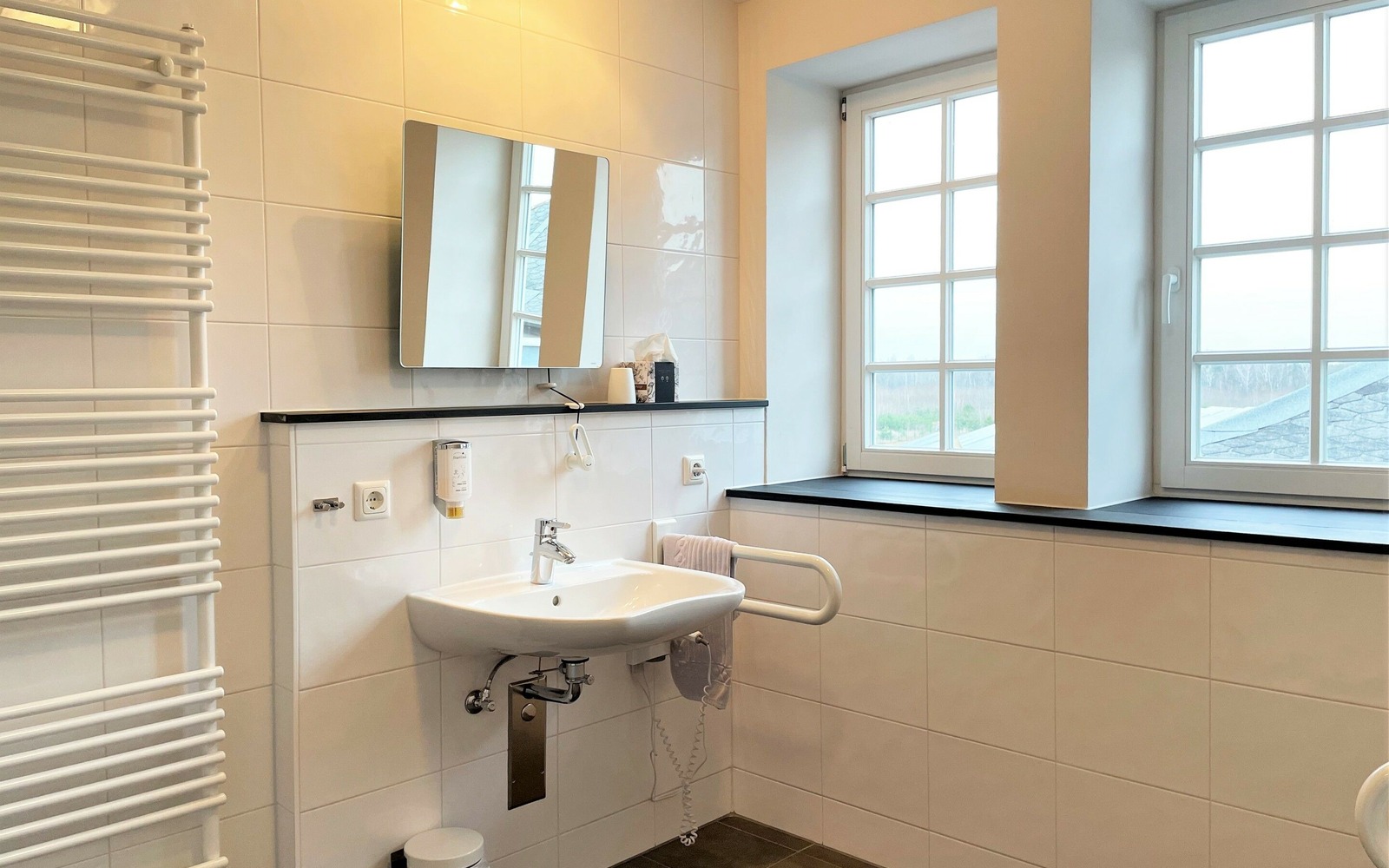 barrierefreies Zimmer mit Bad, Foto: Ulrike Haselbauer, Lizenz: Tourismusverband Lausitzer Seenland e.V.