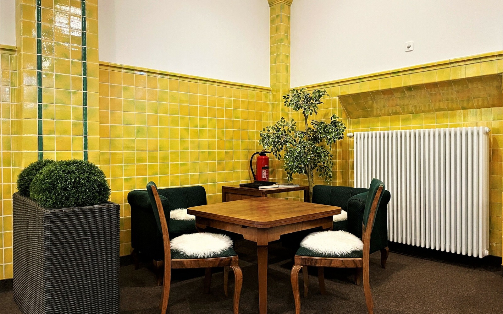 Sitzmöglichkeiten im Haus, Foto: Ulrike Haselbauer, Lizenz: Tourismusverband Lausitzer Seenland e.V.