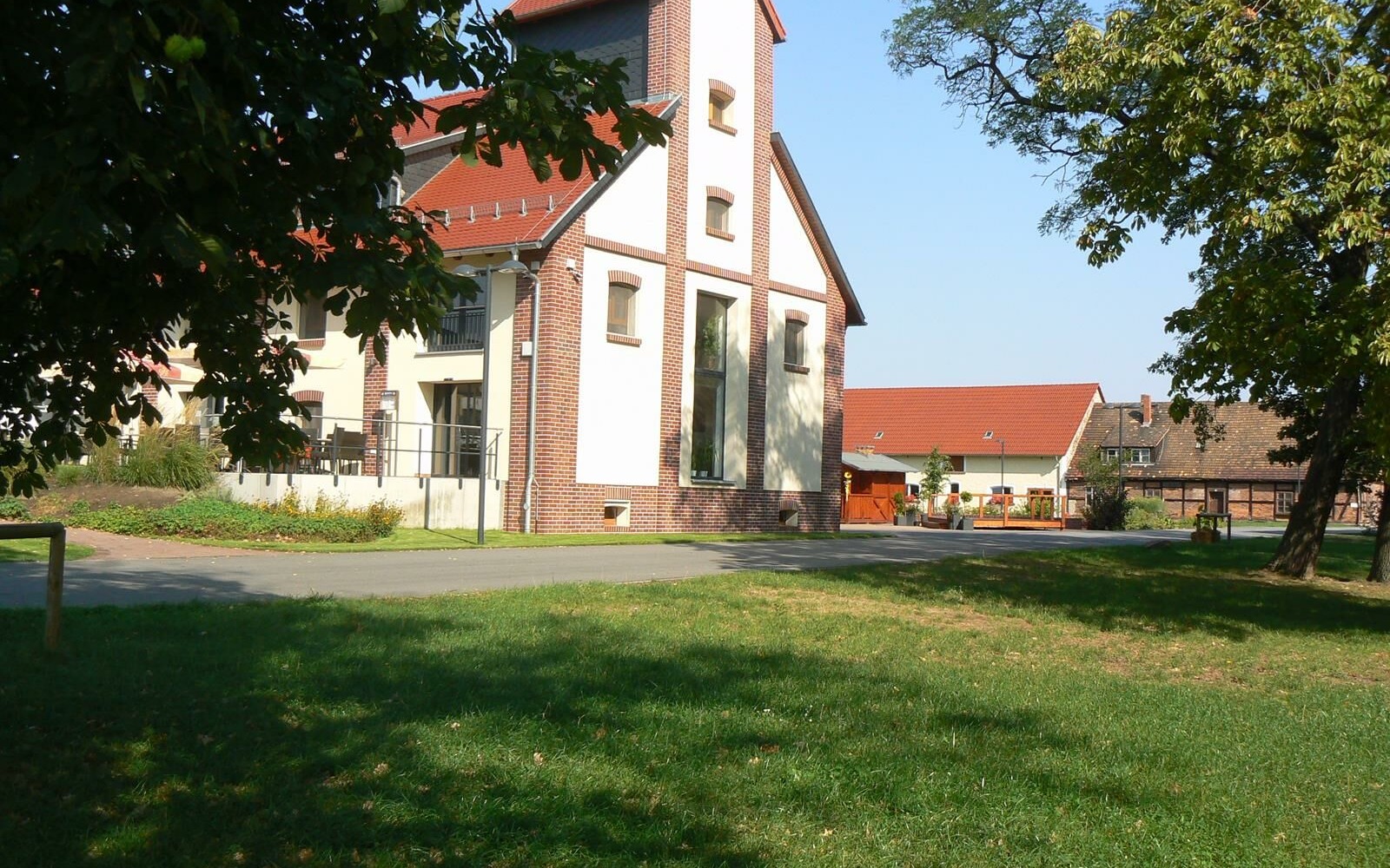 Giebelansicht Gut Neu Sacro, Foto: Bauern AG Neißetal