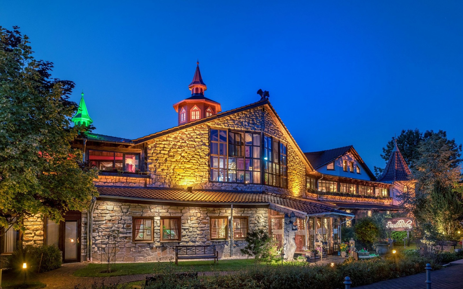 Außenansicht im Wellnesshotel Seeschlößchen - Privat-SPA & Naturresort, Foto: Visionphotos, Lizenz: Wellnesshotel Seeschlößchen