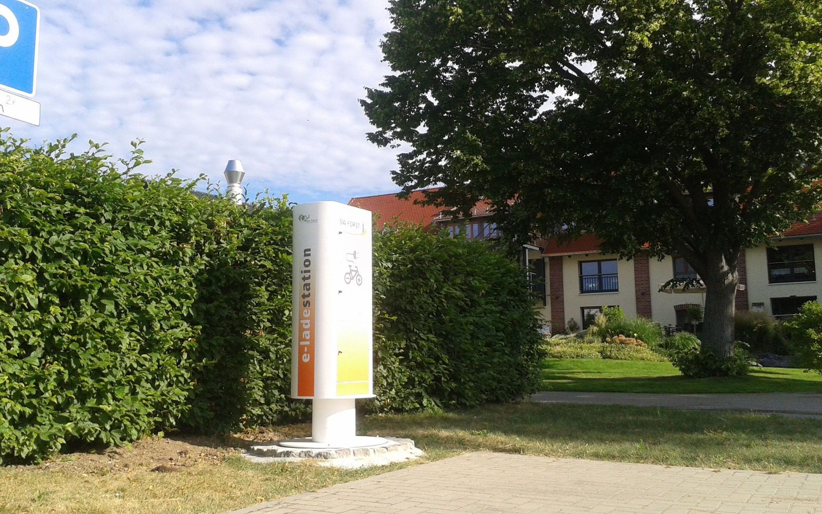 E-Bike-Ladestation auf dem Parkplatz Gut Neu Sacro, Foto: Tourismusverband Niederlausitz e.V.