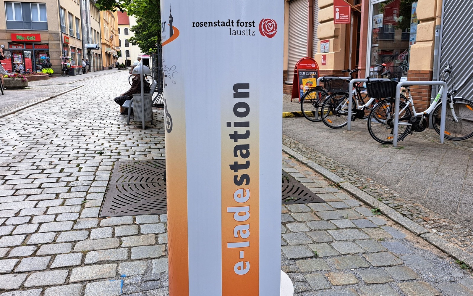 E-Ladestation Touristinformation Forst (Lausitz), Foto: Stadt Forst (Lausitz)/ EBKTM