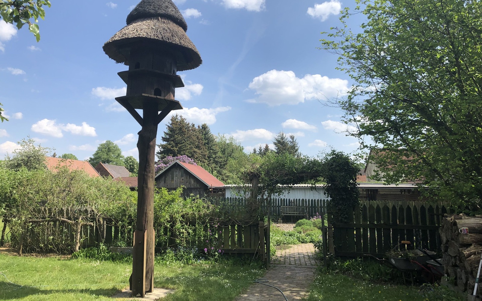 Old dovecote and view of the herb garden, Foto: Gregor Kockert, Lizenz: Tourismusverband Lausitzer Seenland e.V.