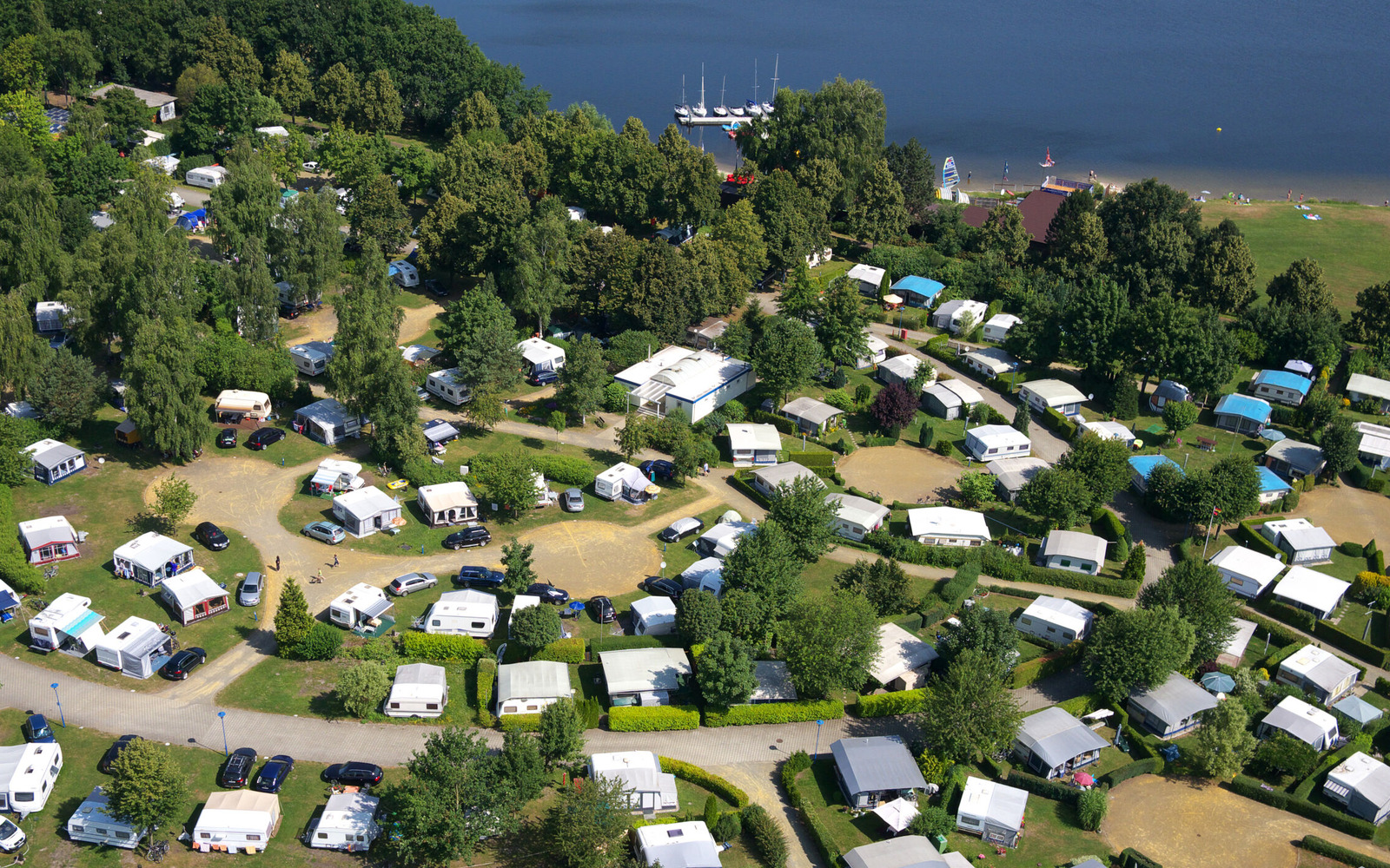 Luftbild Komfortcamping Senftenberger See, Foto: Mario Hambsch, Lizenz: Zweckverband Lausitzer Seenland Brandenburg