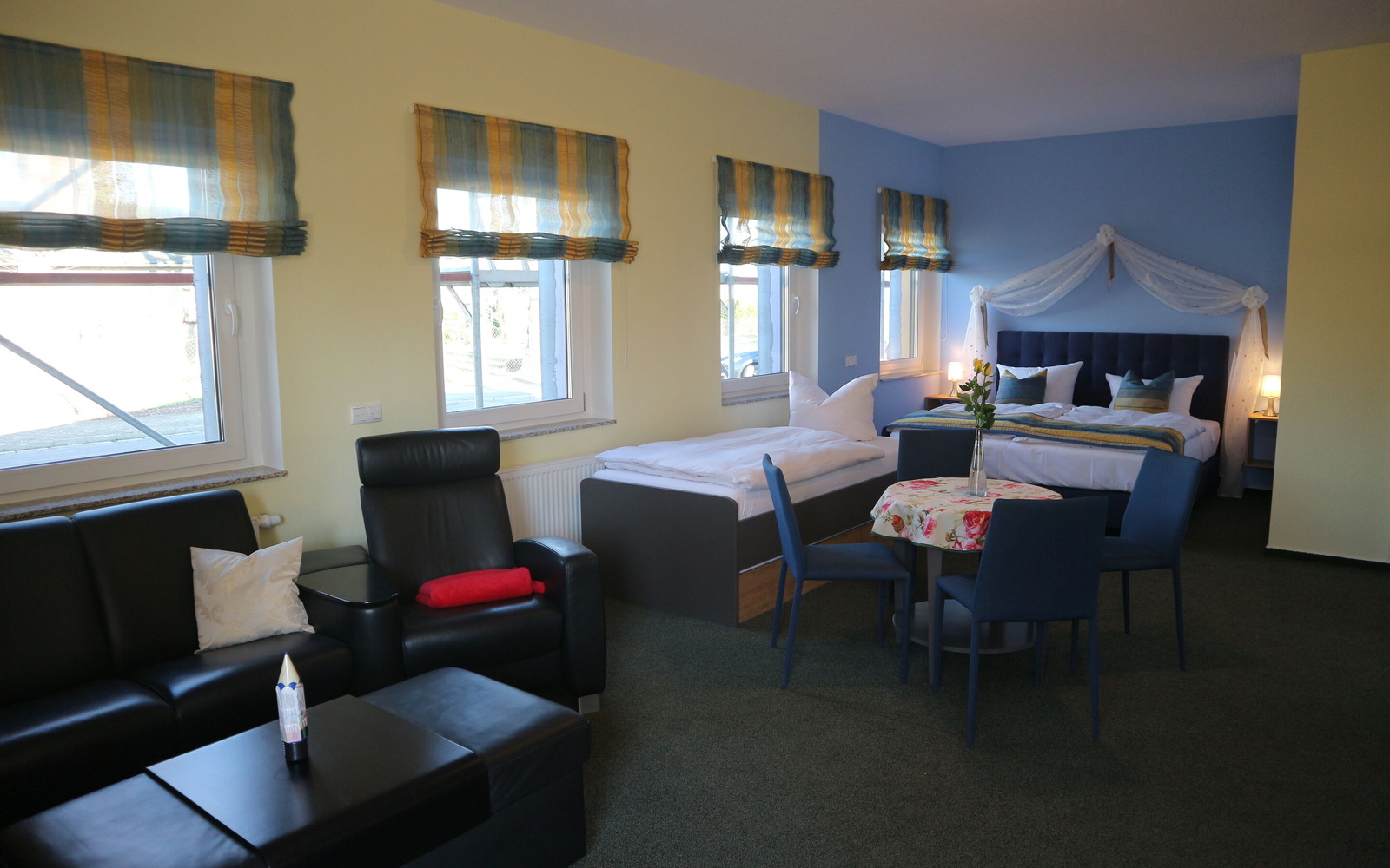 Zimmer für 2-4 Personen, Foto: Stadt Forst (Lausitz), Foto: Waldgürtel, Lizenz: Waldgürtel