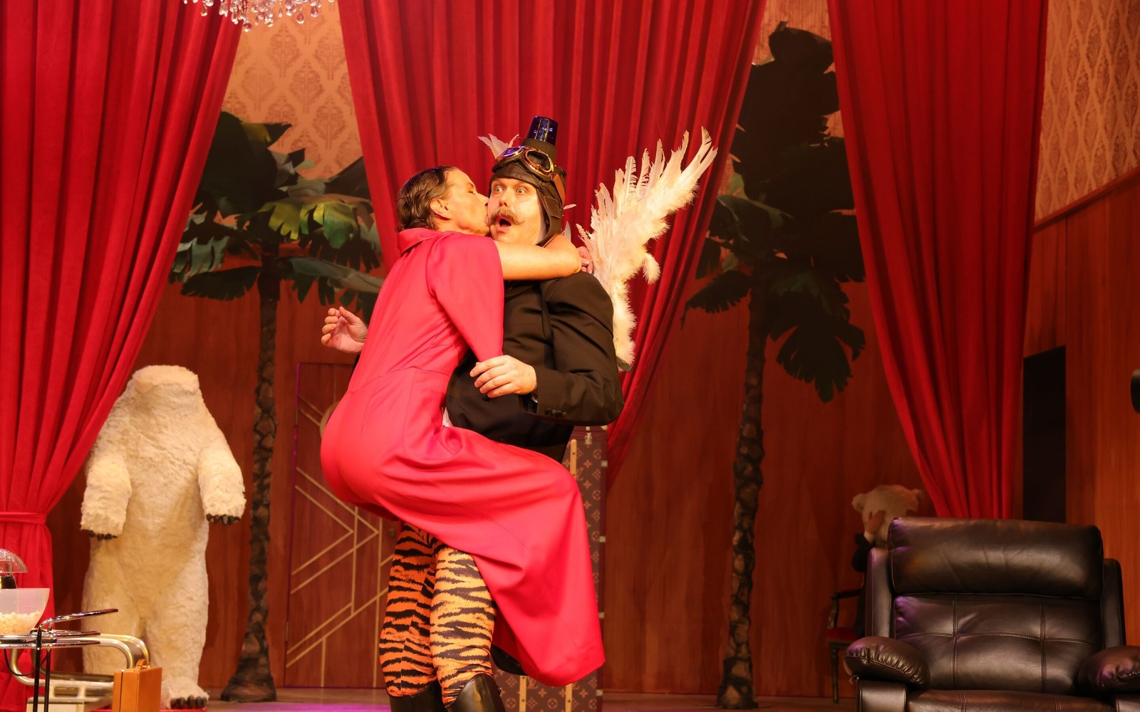 Picture from the production "Pension Schöller", Foto: Steffen Rasche, Lizenz: Zweckverband Neue Bühne - Niederlausitzer Theaterstädtebund Senftenberg