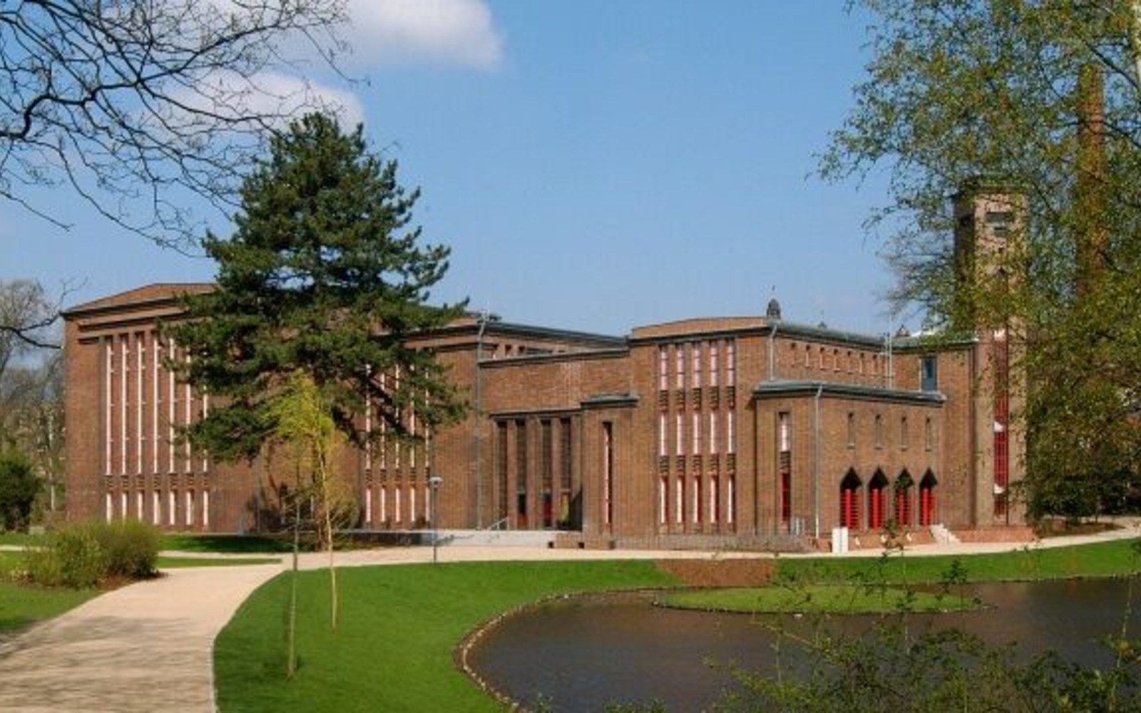 Brandenburg State Museum of Modern Art Cottbus - View of the museum from the park, Foto: Marlies Kross, Lizenz: Brandenburgische Kulturstiftung