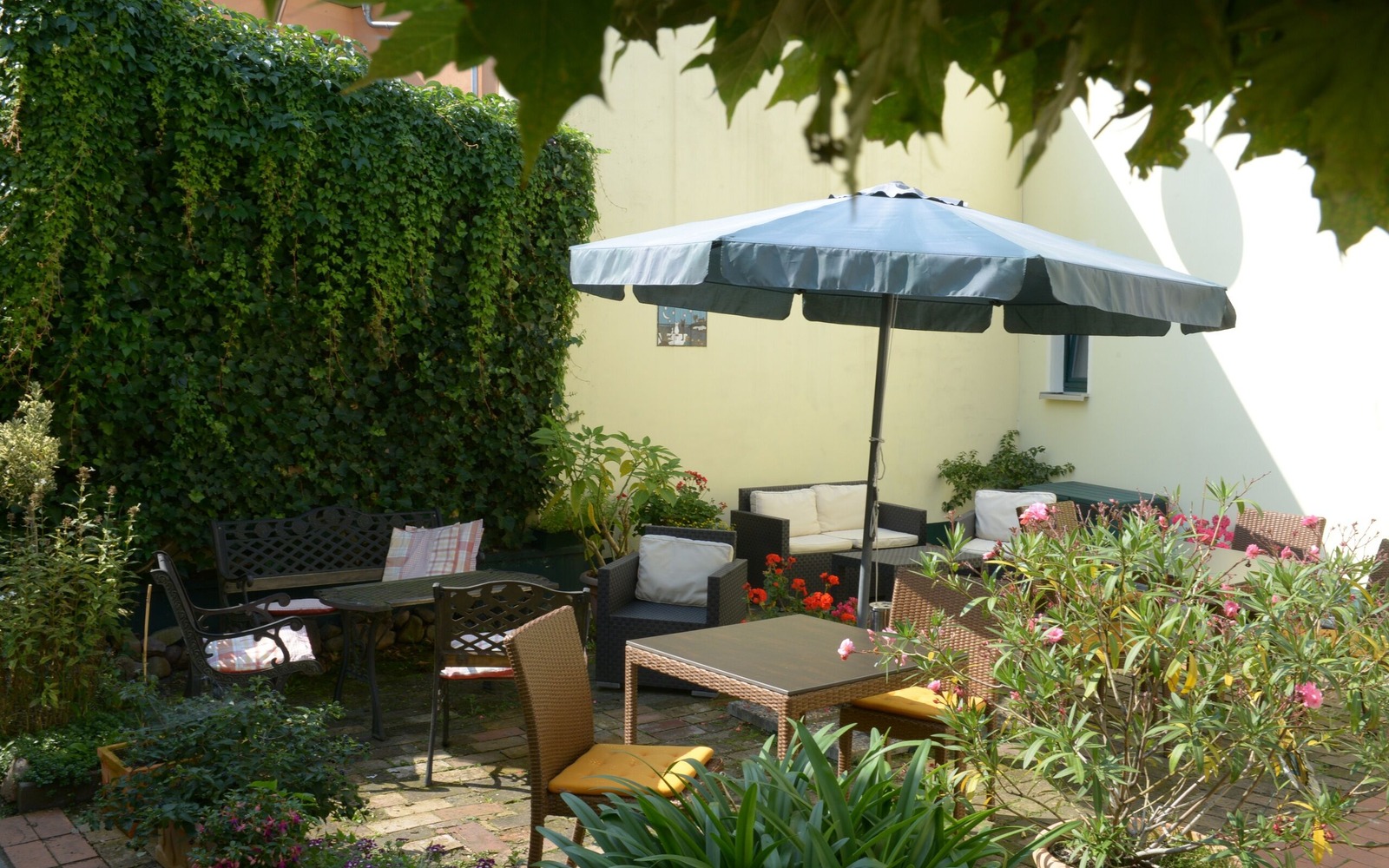 Sitzecke im Grünen, Foto: Pension Mandy