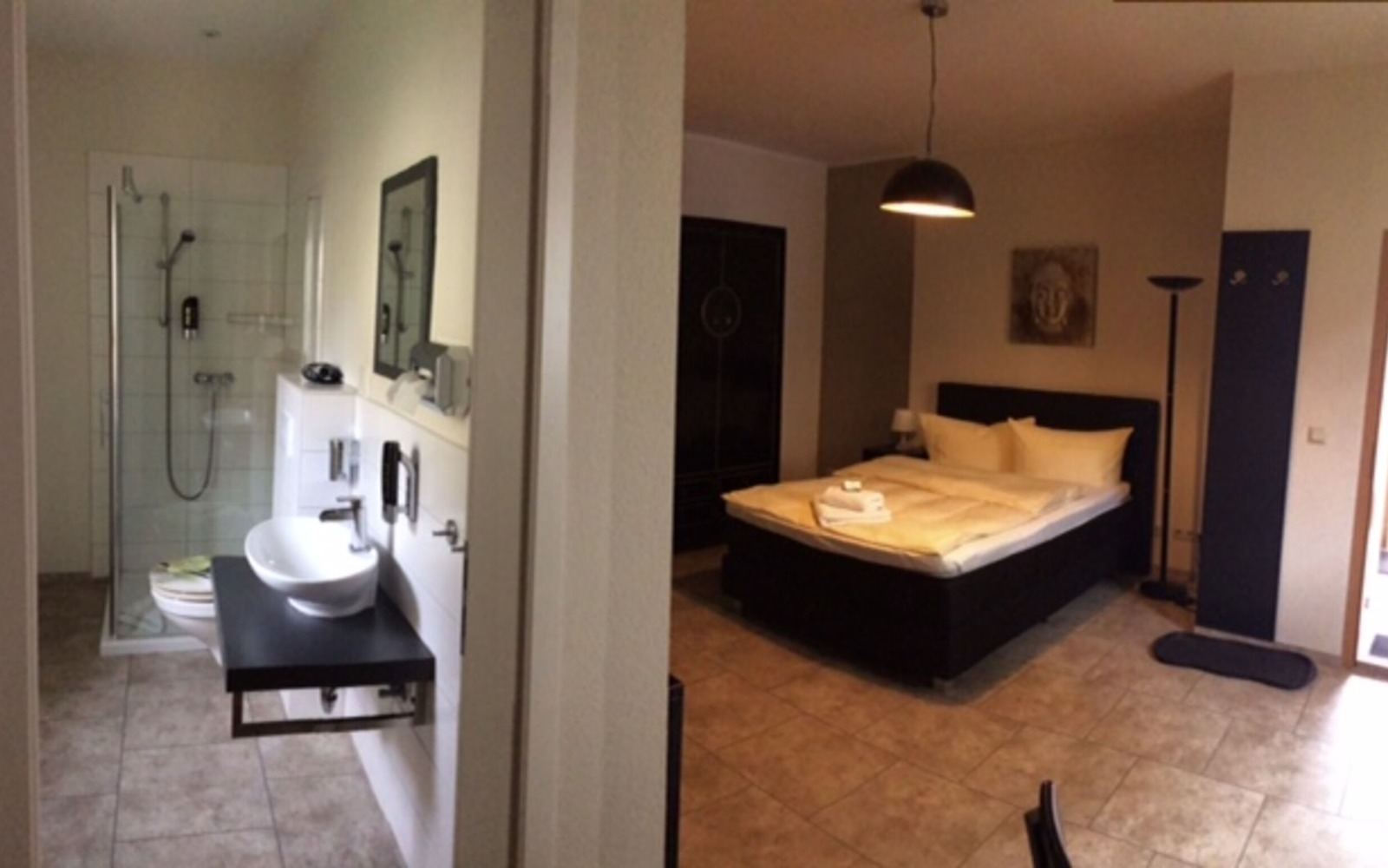 Blick auf Bad und Schlafzimmer, Foto: Pension Mandy