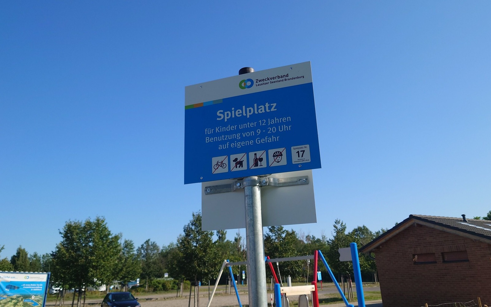 Hinweisschild zum Spielplatz, Foto: Dana Kersten, Lizenz: Tourismusverband Lausitzer Seenland e.V.