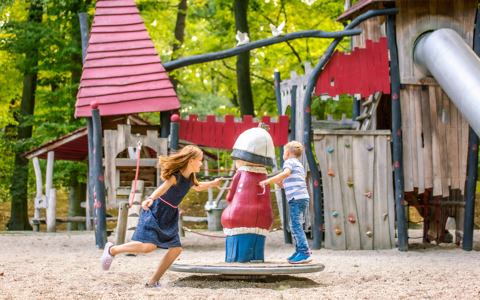 Spielelemente im Dornröschenpark, Foto: PatLografie - Patrick Lucia