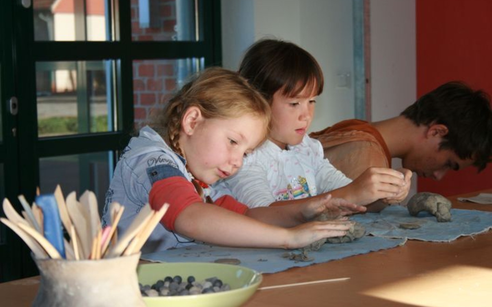 Výroba šperků (kreativní program), foto: atz, Foto: Kristine Messenbrink, Lizenz: atz welzow