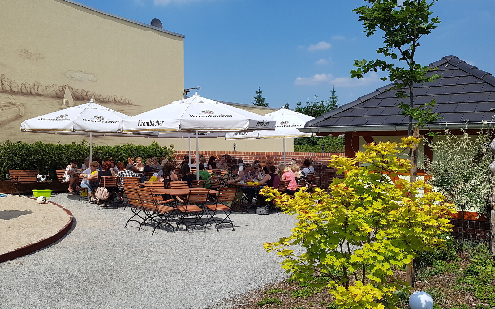 Biergarten im Außenbereich, Foto: Aparthotel zum Löwen