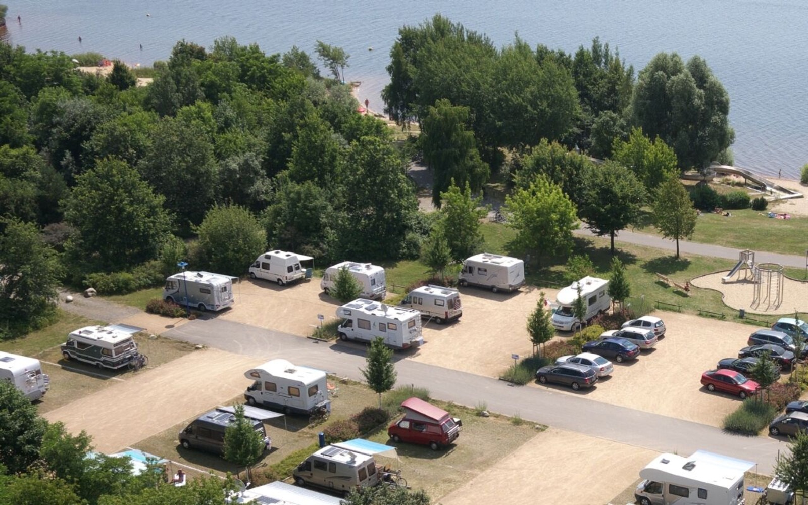 Wohnmobilstellplatz Buchwalde, Foto: Mario Hambsch, Lizenz: Zweckverband Lausitzer Seenland Brandenburg
