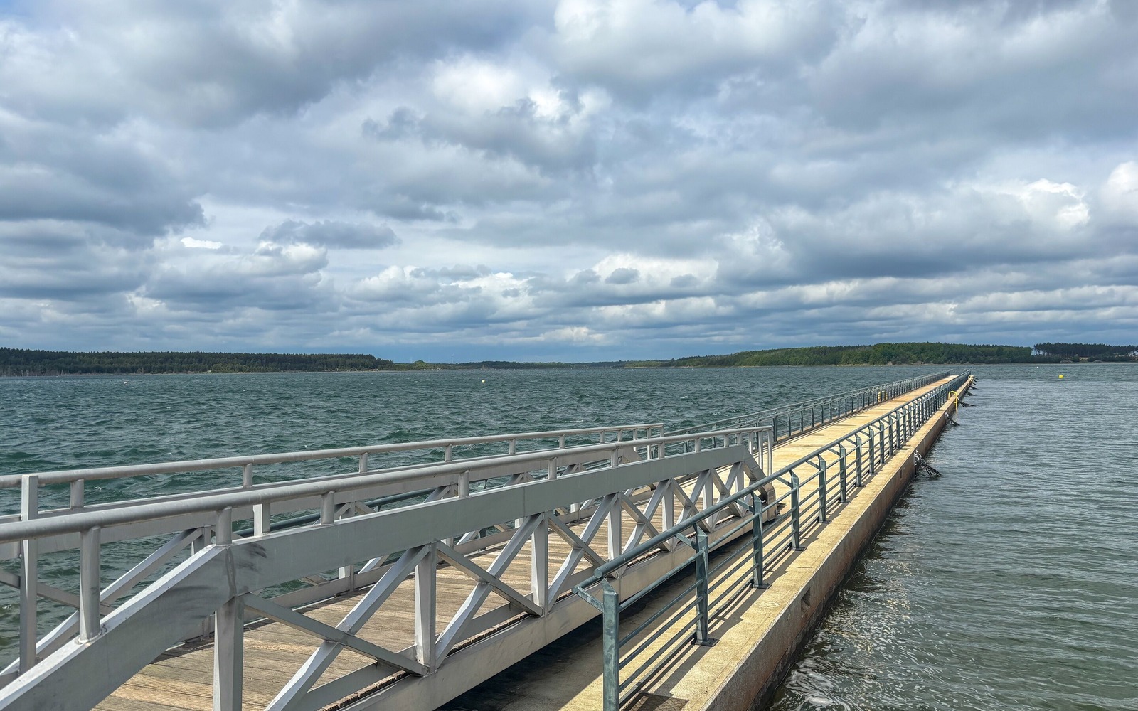 Plovoucí molo na jezeře Sedlitzer See, Foto: Julia Kussatz, Lizenz: Zweckverband Lausitzer Seenland Brandenburg