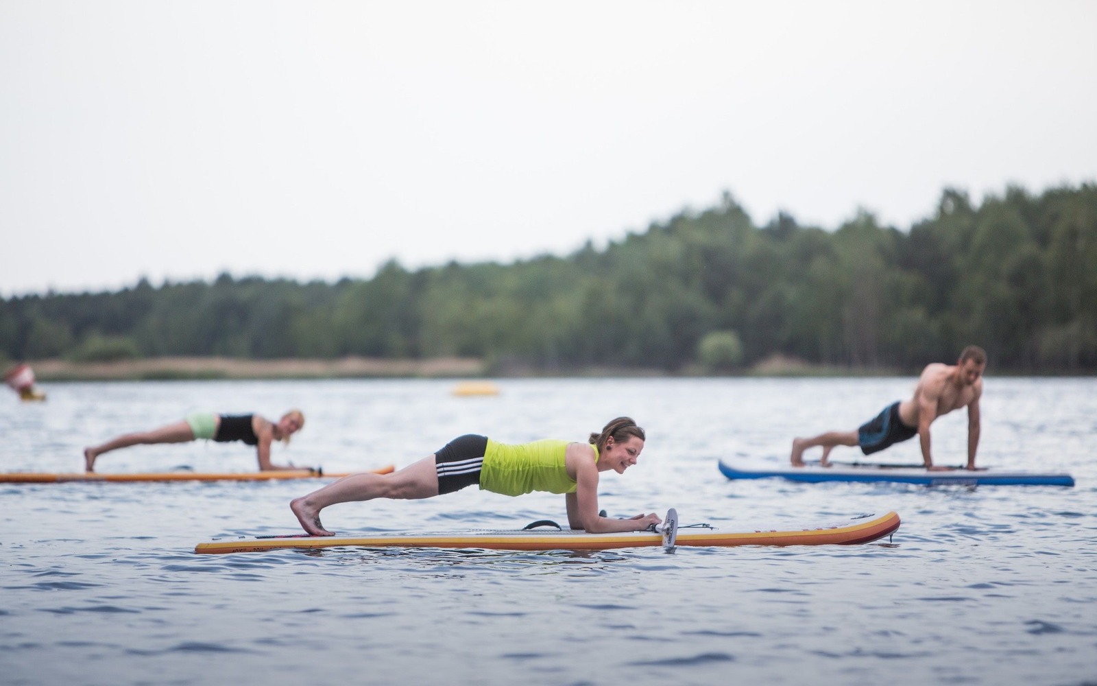 SUP-Fitness auf dem Senftenberger See mit Kathleen Zurek, Foto: Susann Skiba Photographie