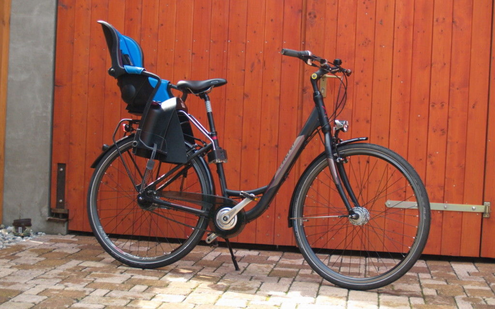 Damenfahrrad mit Kindersitz, Foto: Ferienhof Radlerslust
