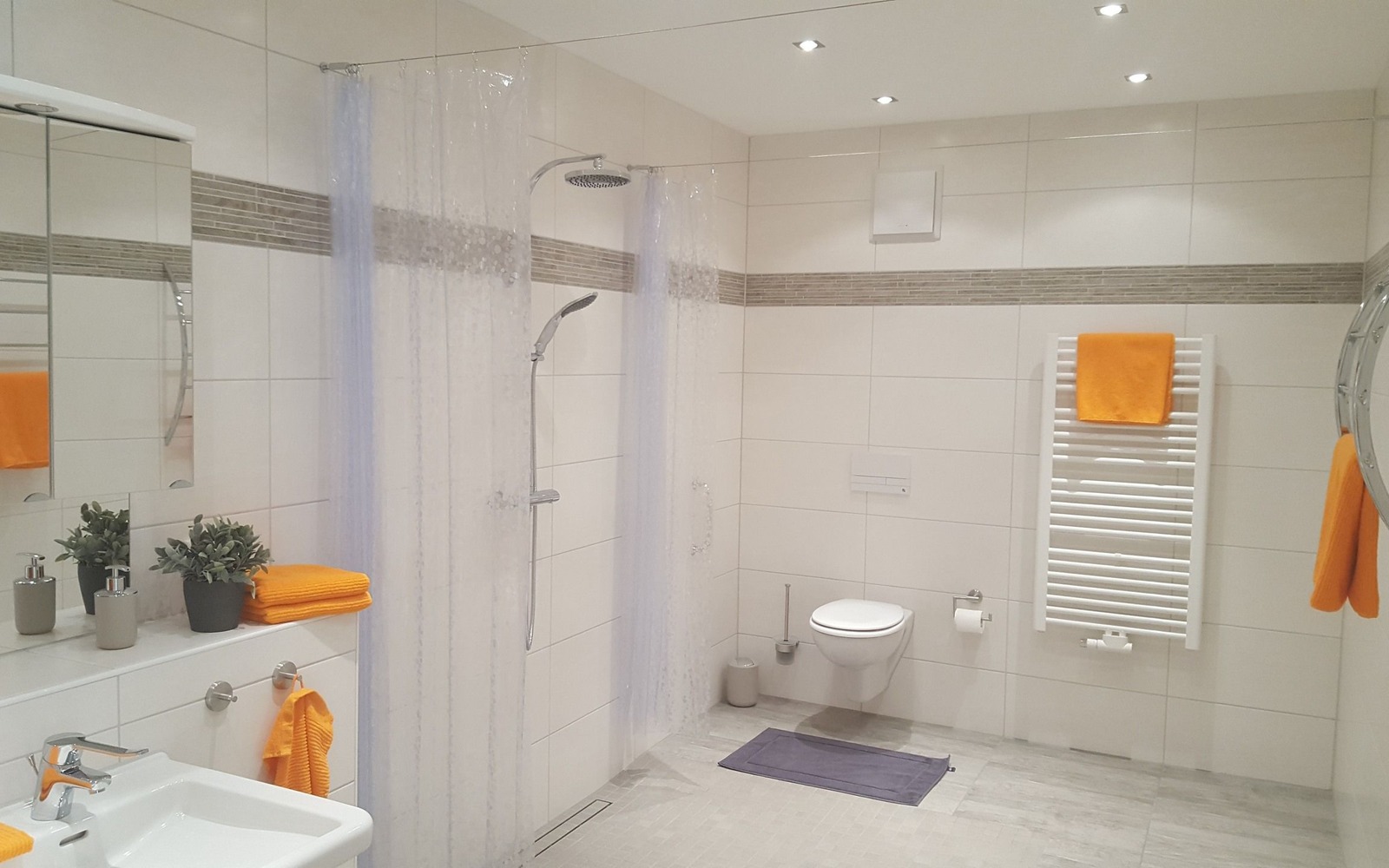 Dusche mit WC, Foto: I. Schwertner